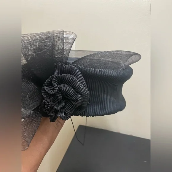 Elegant Black Women's Hat with Floral Accent - Picture 3 of 5